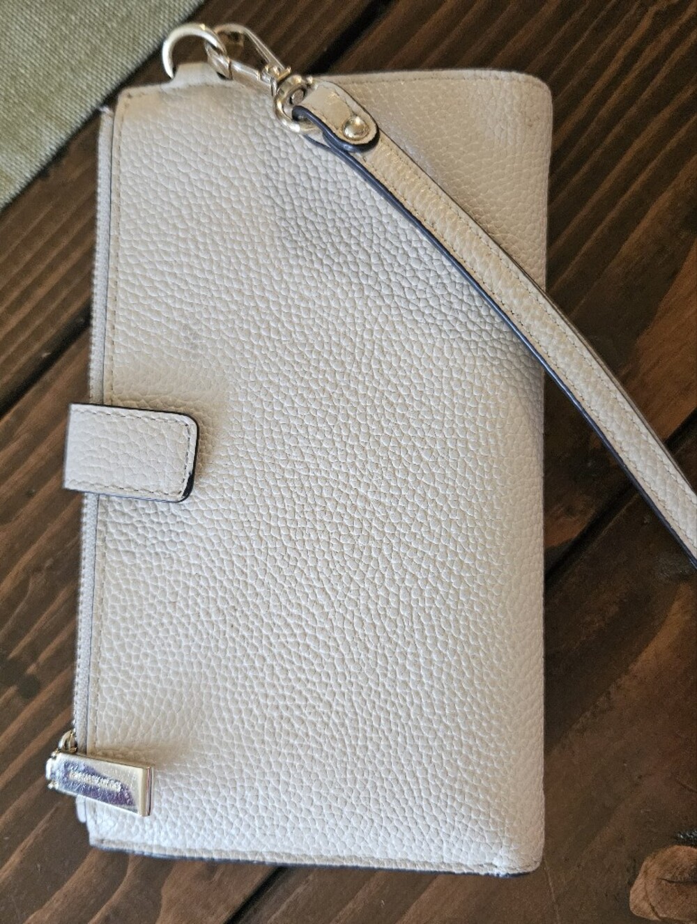Michael Kors Cream Pebbled Leather Wallet with Gold Logo - Picture 3 of 6